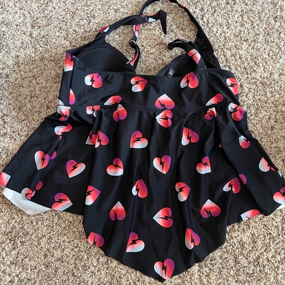 TORRID HEARTS PRINT TANKINI SWIMSUIT TOP ONLY, SIZE 1 - Picture 3 of 8
